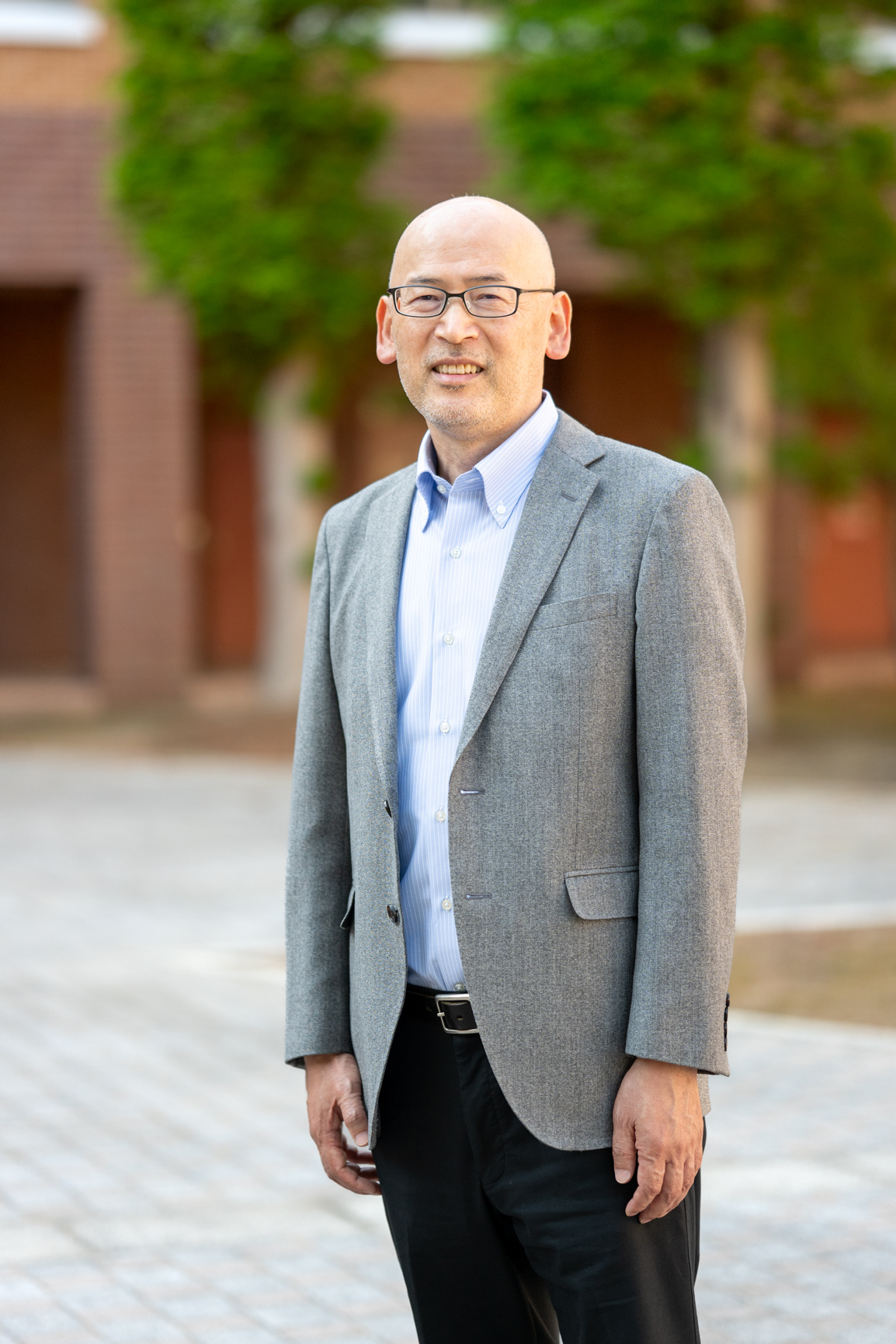 石森学科長(全身)