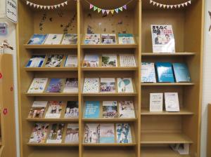 図書館『医療大教員著作物展示』写真③小